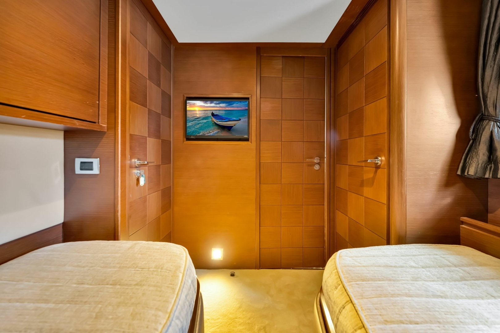 2005 Azimut 105 - Image 111