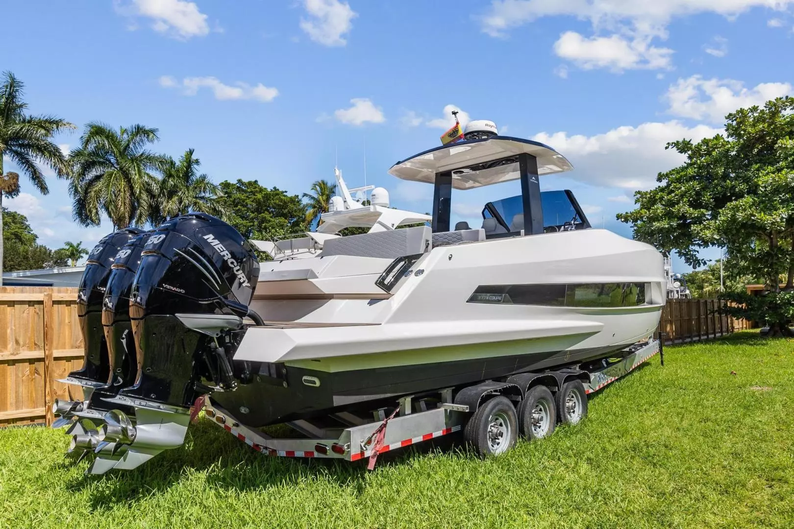 2023 Astondoa 377 Coupe Outboard - Image 7