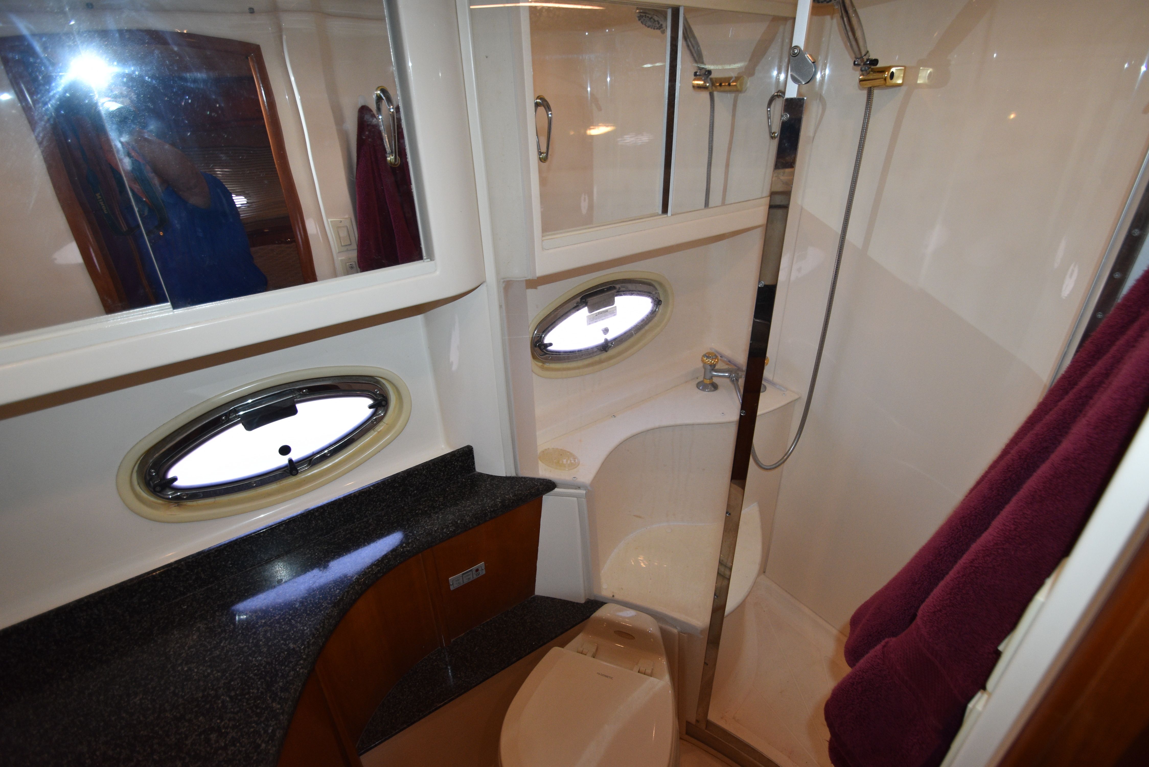 2004 Carver 466 Motor Yacht - 56