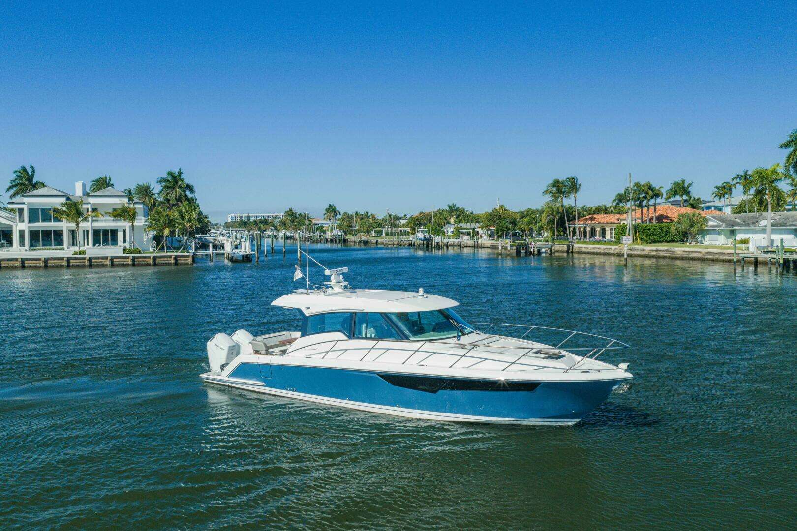2025 Tiara Yachts 43 LE - Image 52