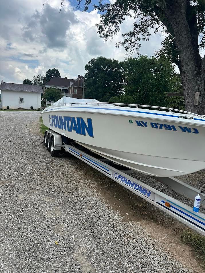 1989 Fountain 38 Lightning