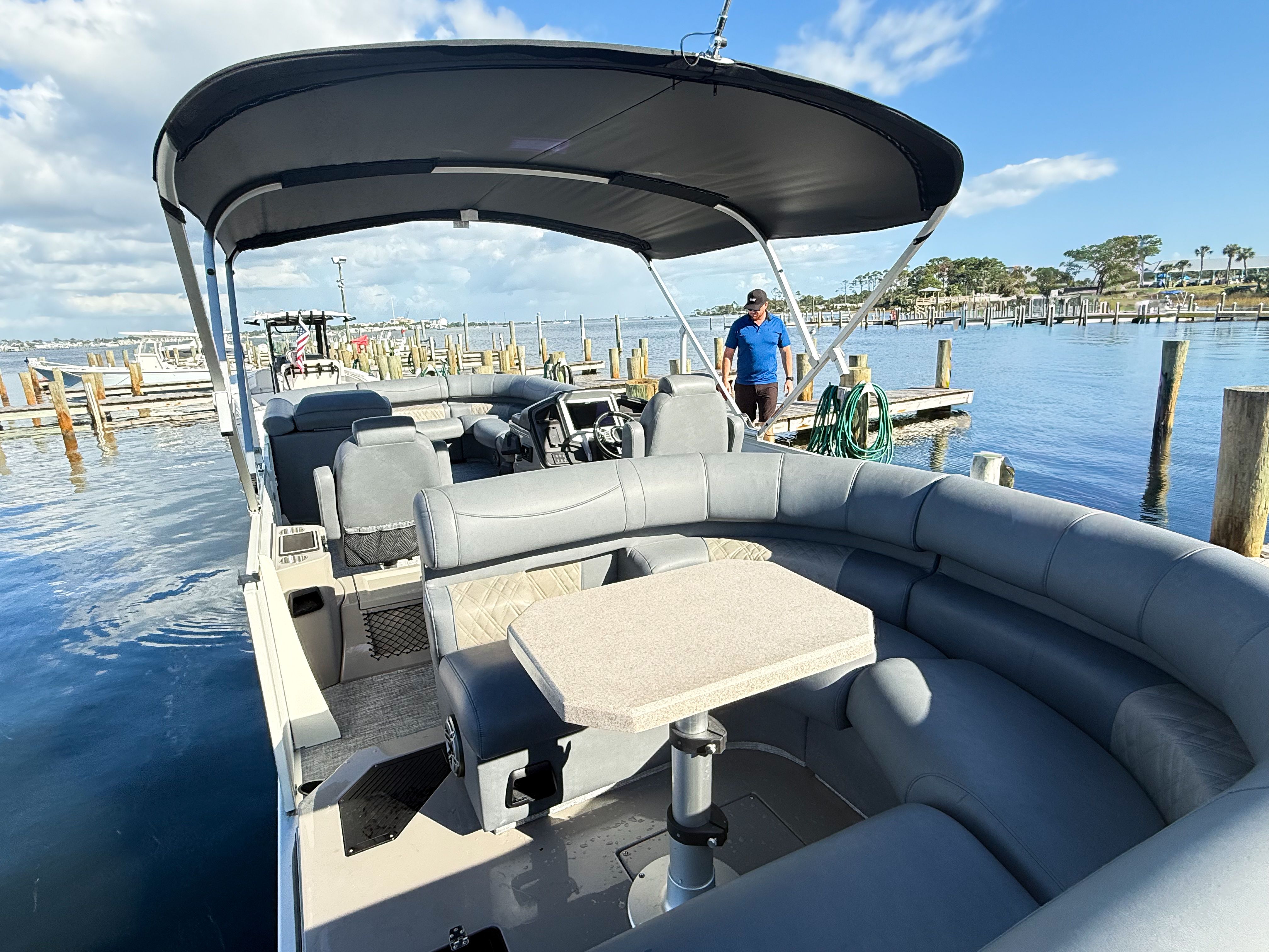 2025 PREMIER 270 INTRIGUE - Image 8