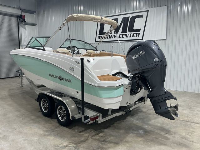 2026 NauticStar 223DC Deck - 4