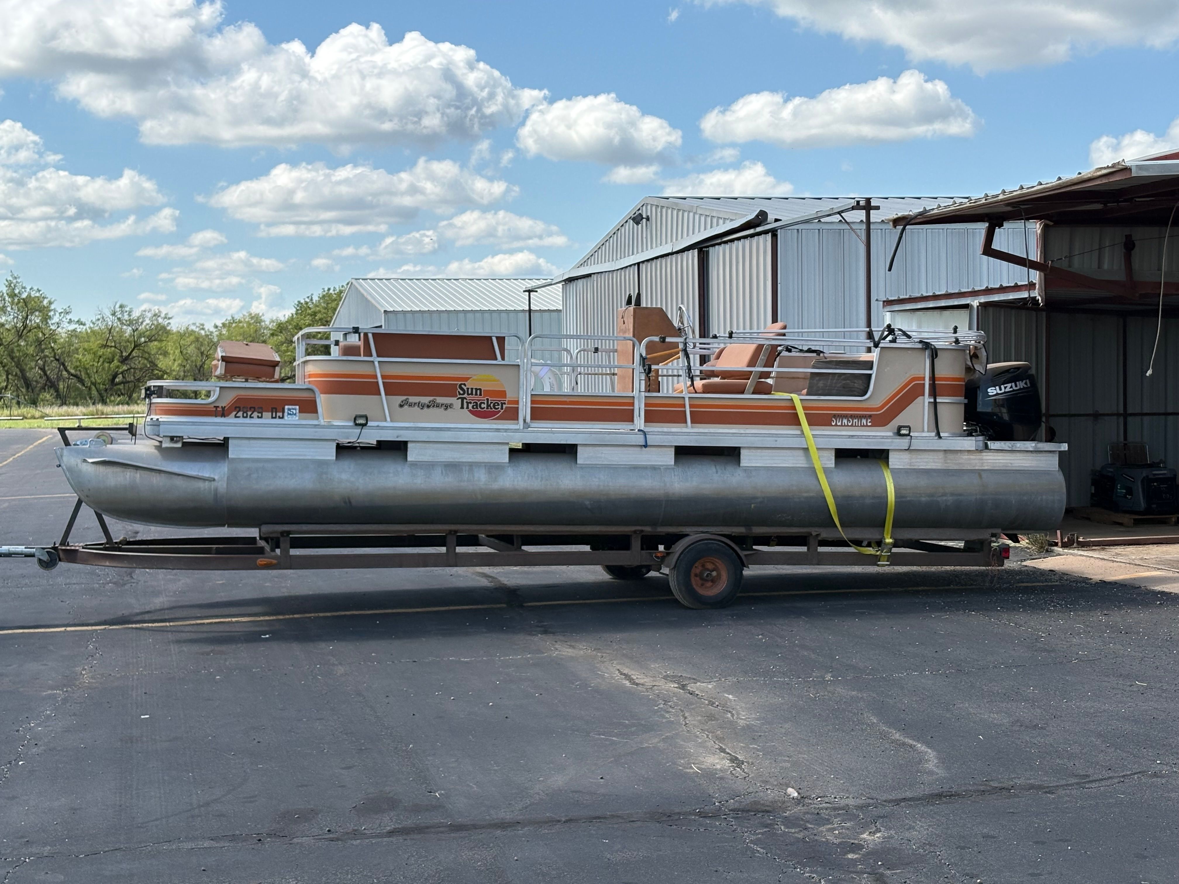 1985 Sun Tracker Party Barge - 5