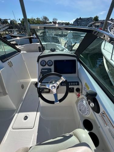2017 Boston Whaler 230 Vantage - 14