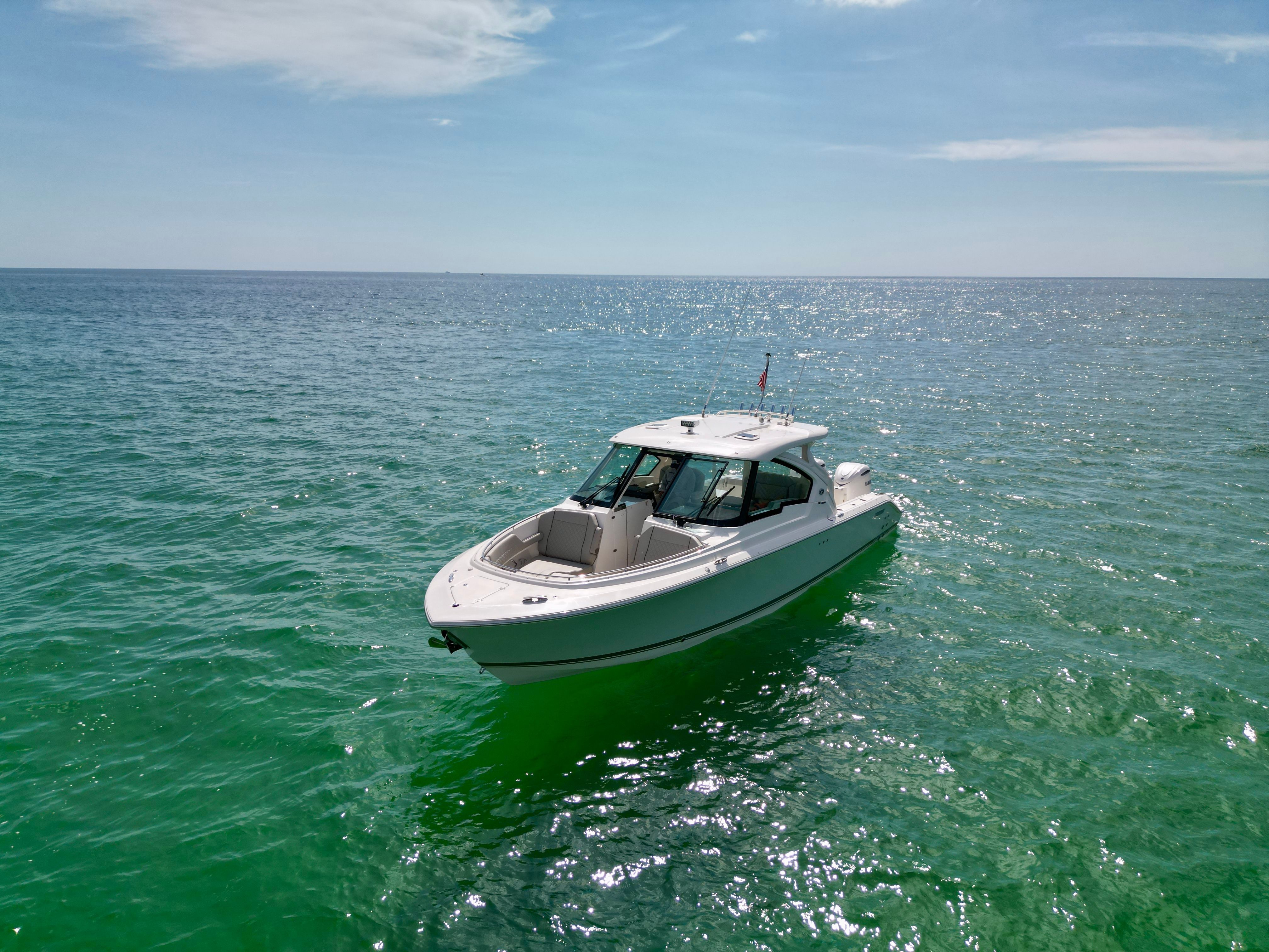 2025 Pursuit DC 326 Dual Console