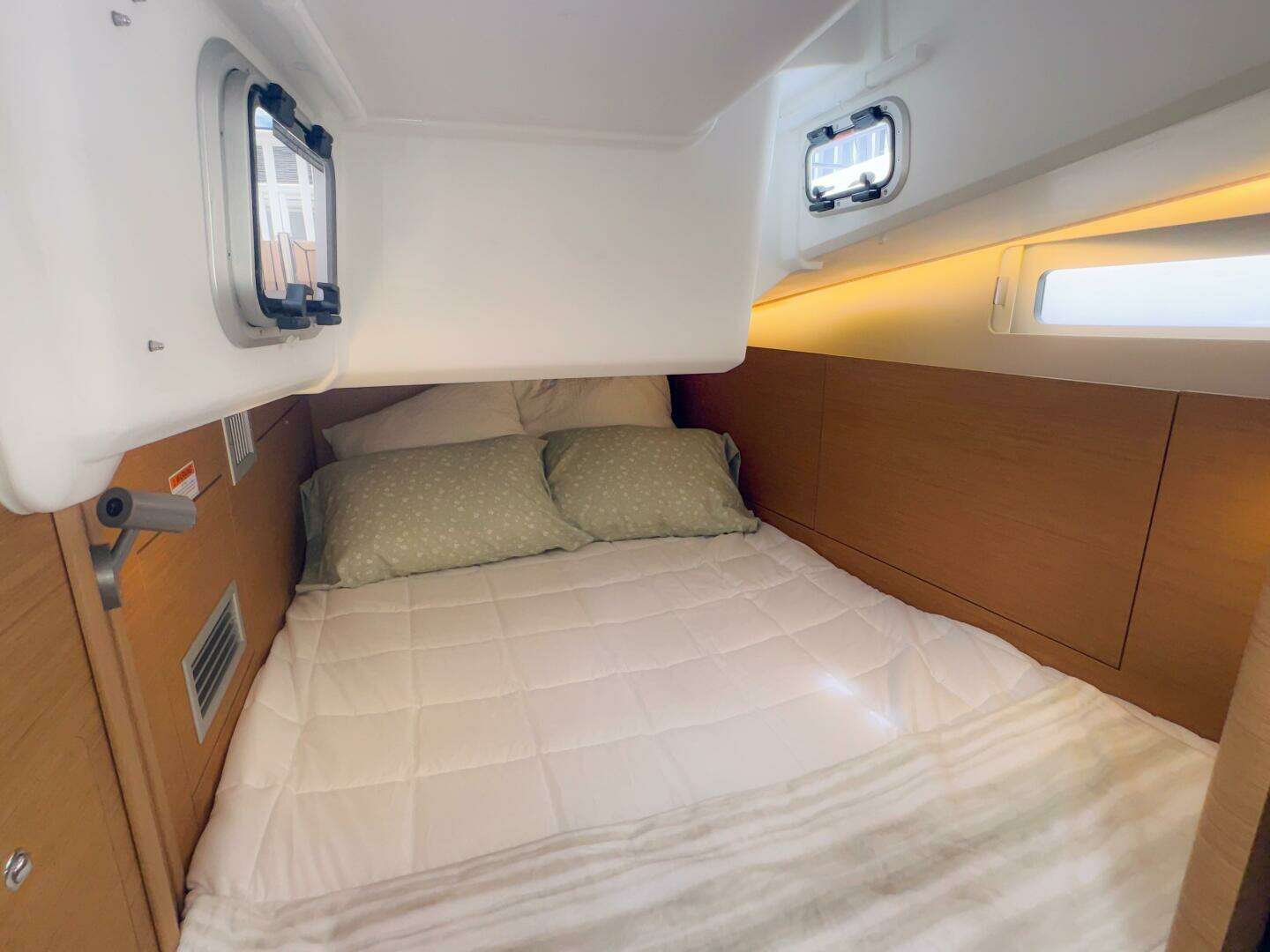 2024 Jeanneau Sun Odyssey 410 - Image 19