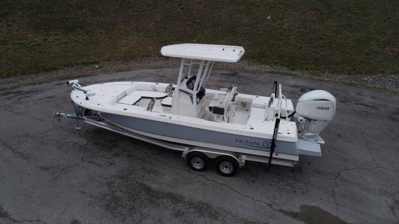 2026 Robalo 246 Cayman - 4