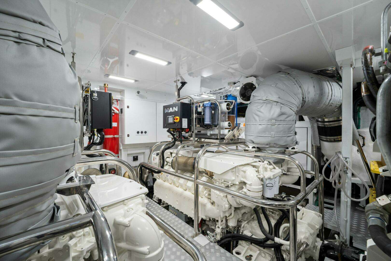 2025 Princess Y95 - Image 77