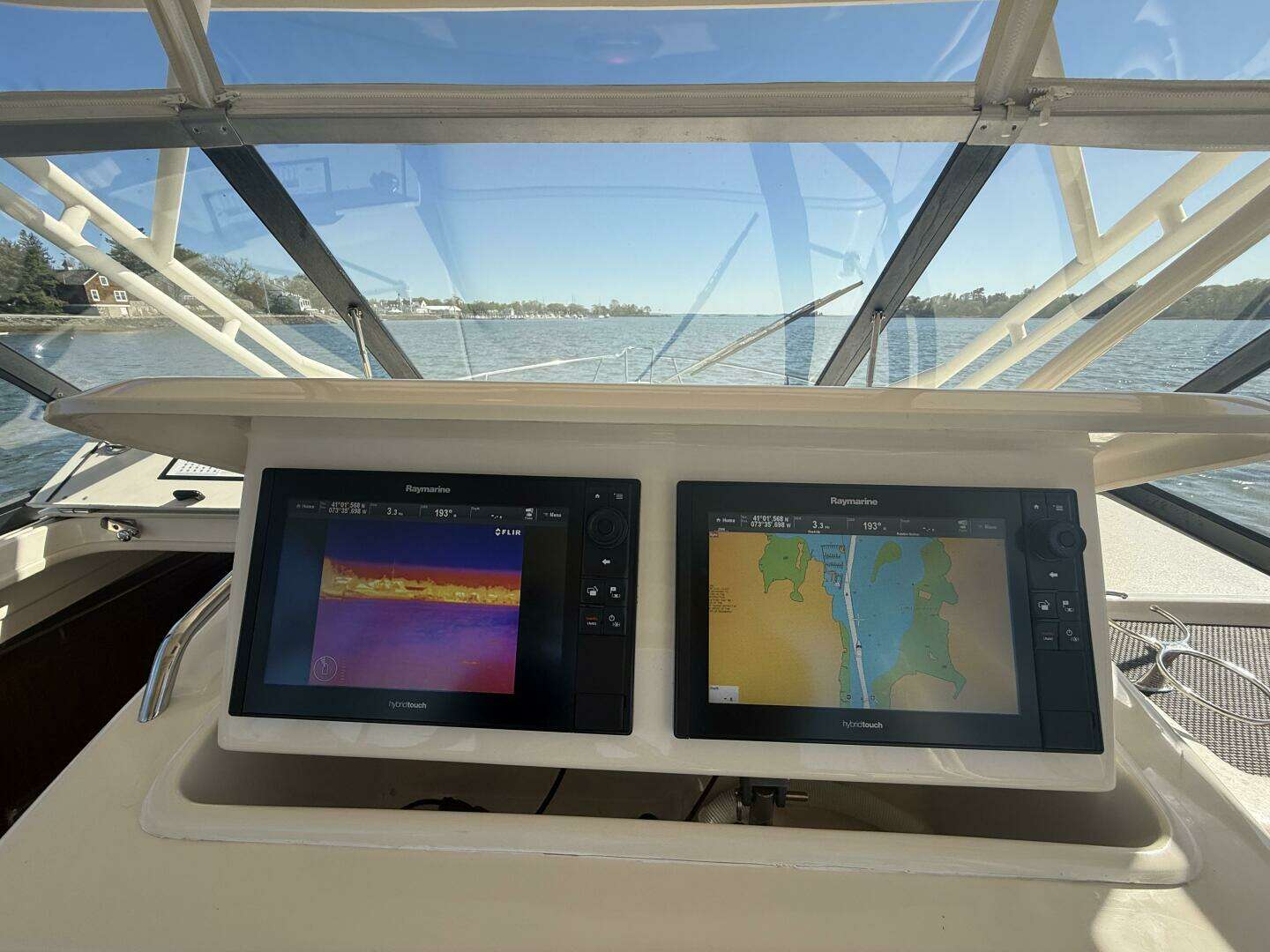 2016 Grady-White 330 Express - Image 9