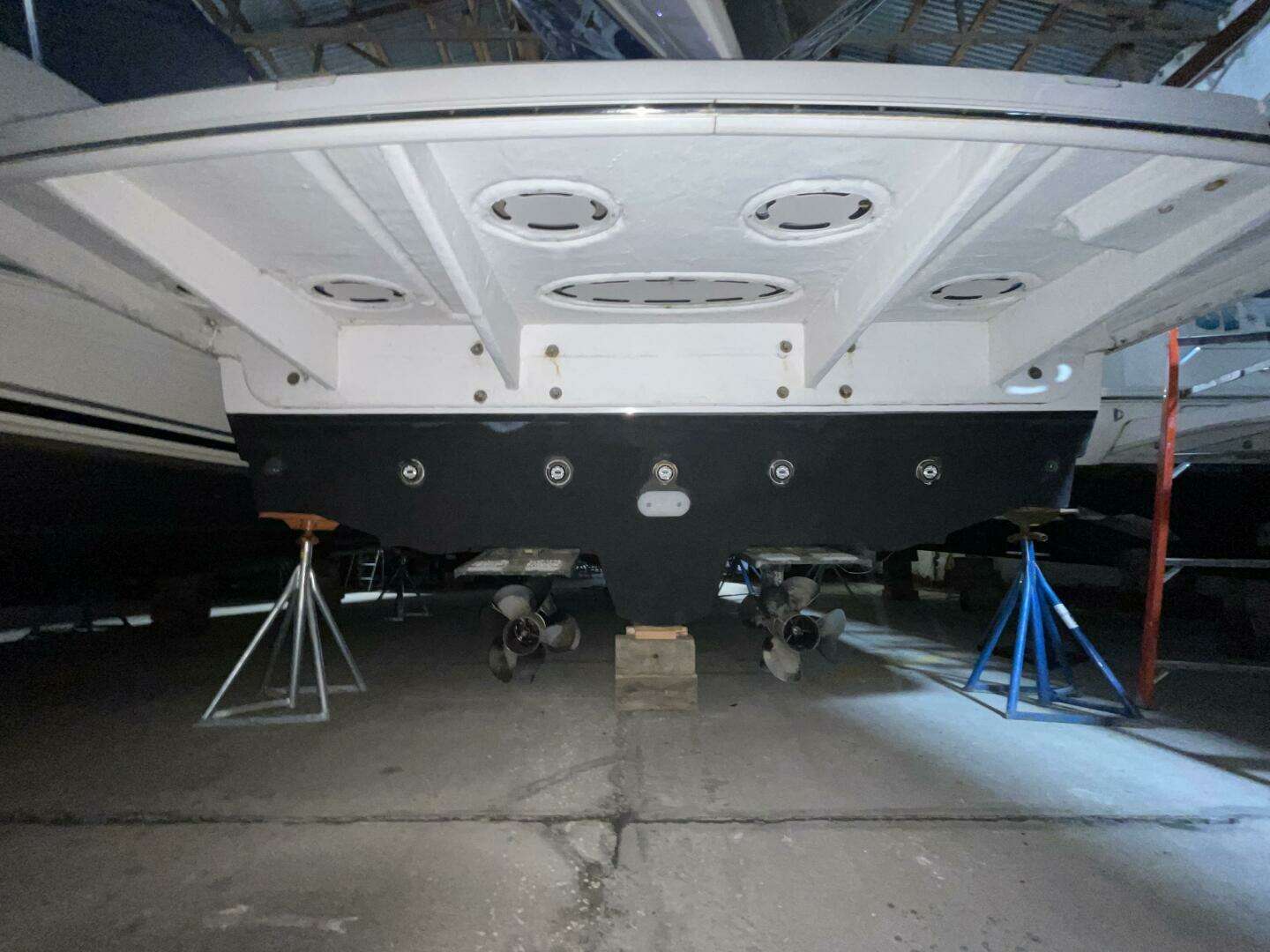 2010 Sea Ray 450 Sundancer - Image 11