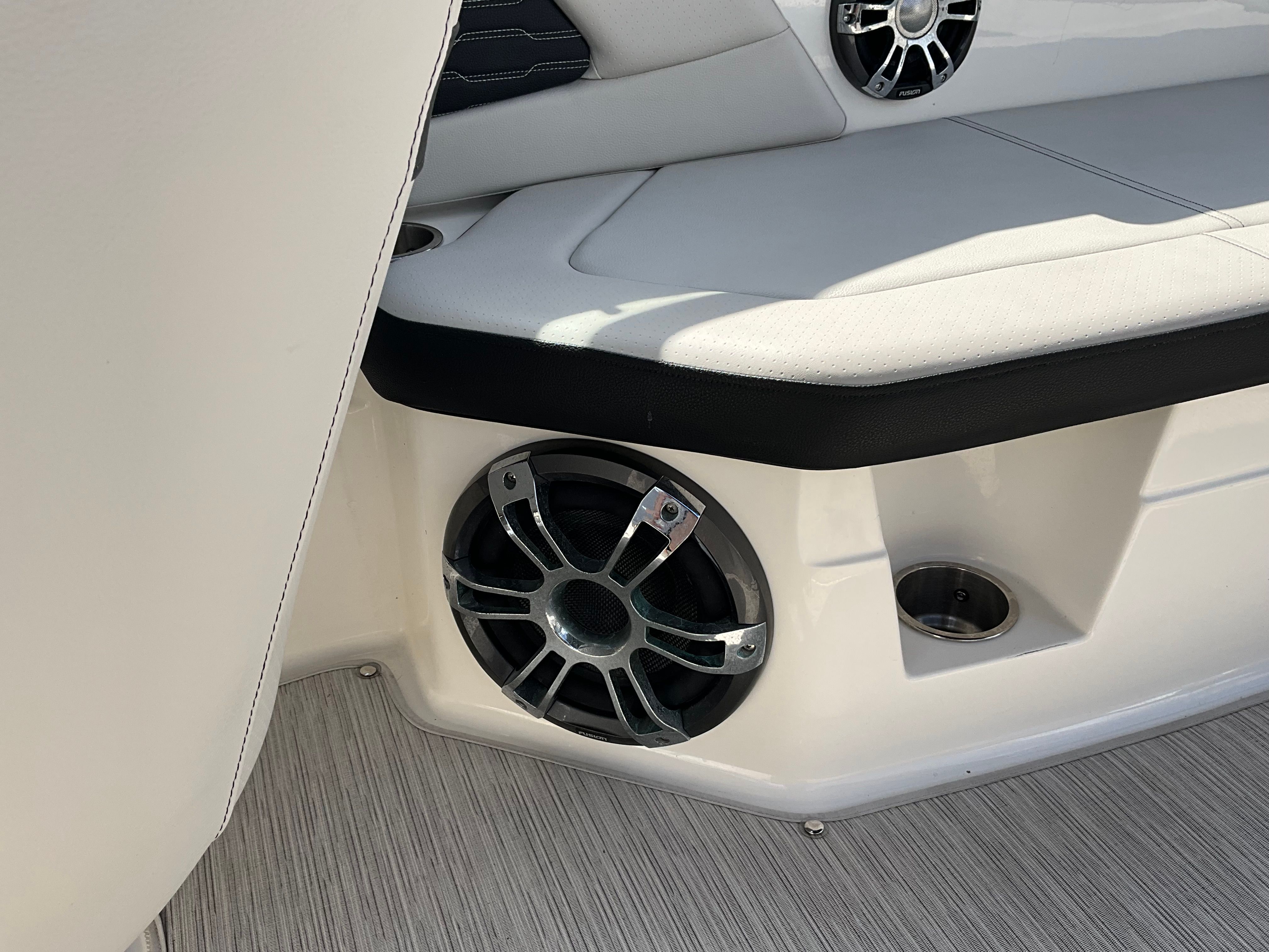 2021 Sea Ray 23 SPX - 25