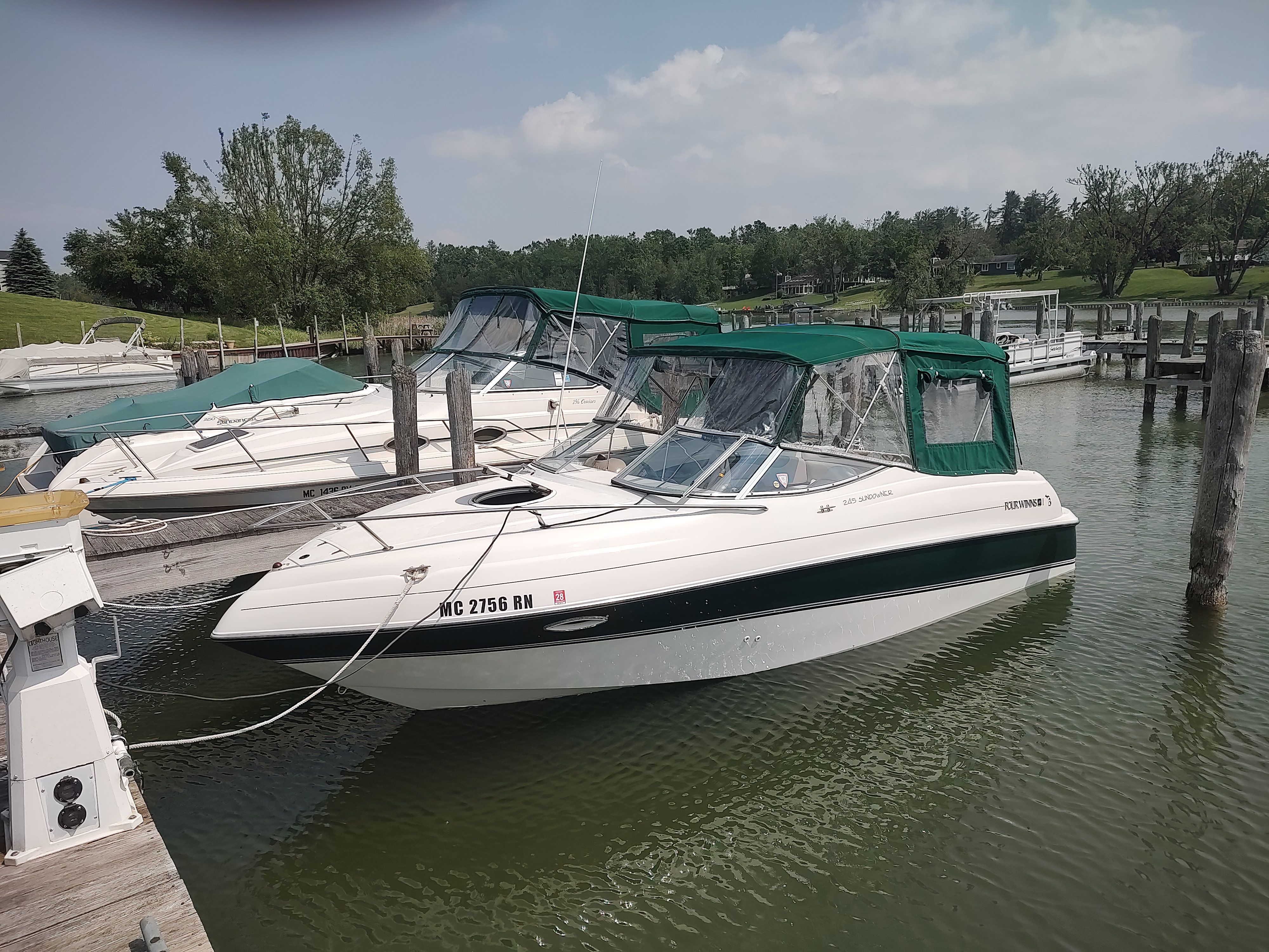 1998 Four Winns 245 Sundowner - 3