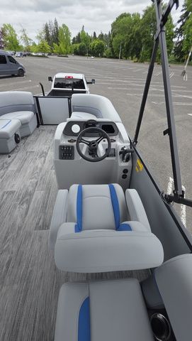 2026 Bentley Pontoons BENTLEY BOLT With 150Hp Mercury Four-Stroke Motor - 29