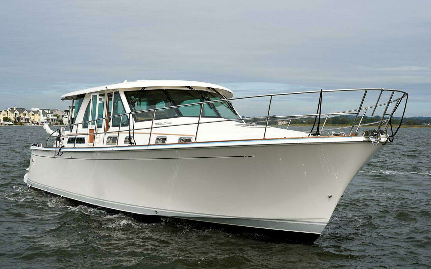 2027 Sabre 45 Salon Express - Image 2