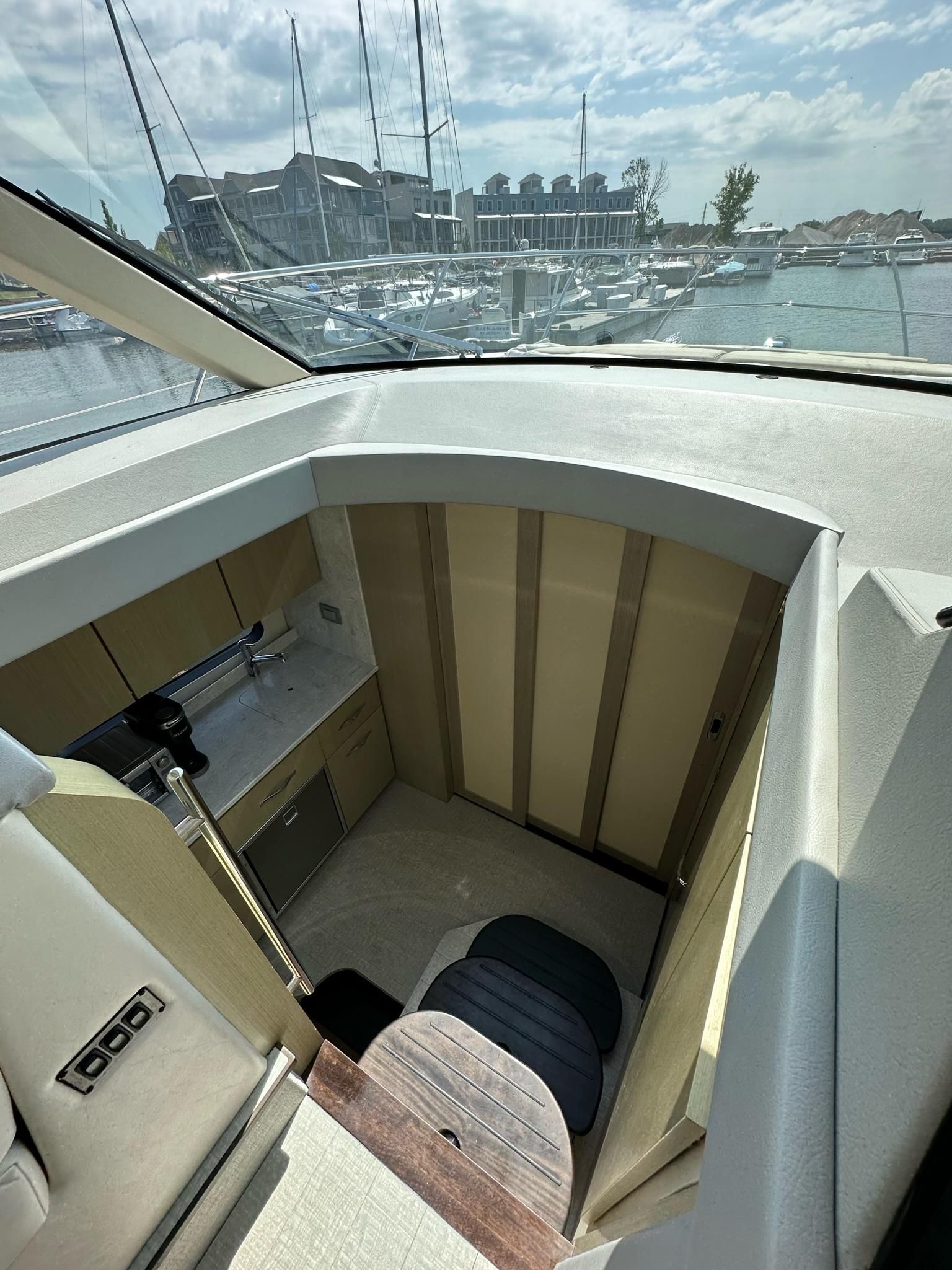 2021 Regal 42 Grande Coupe - 16