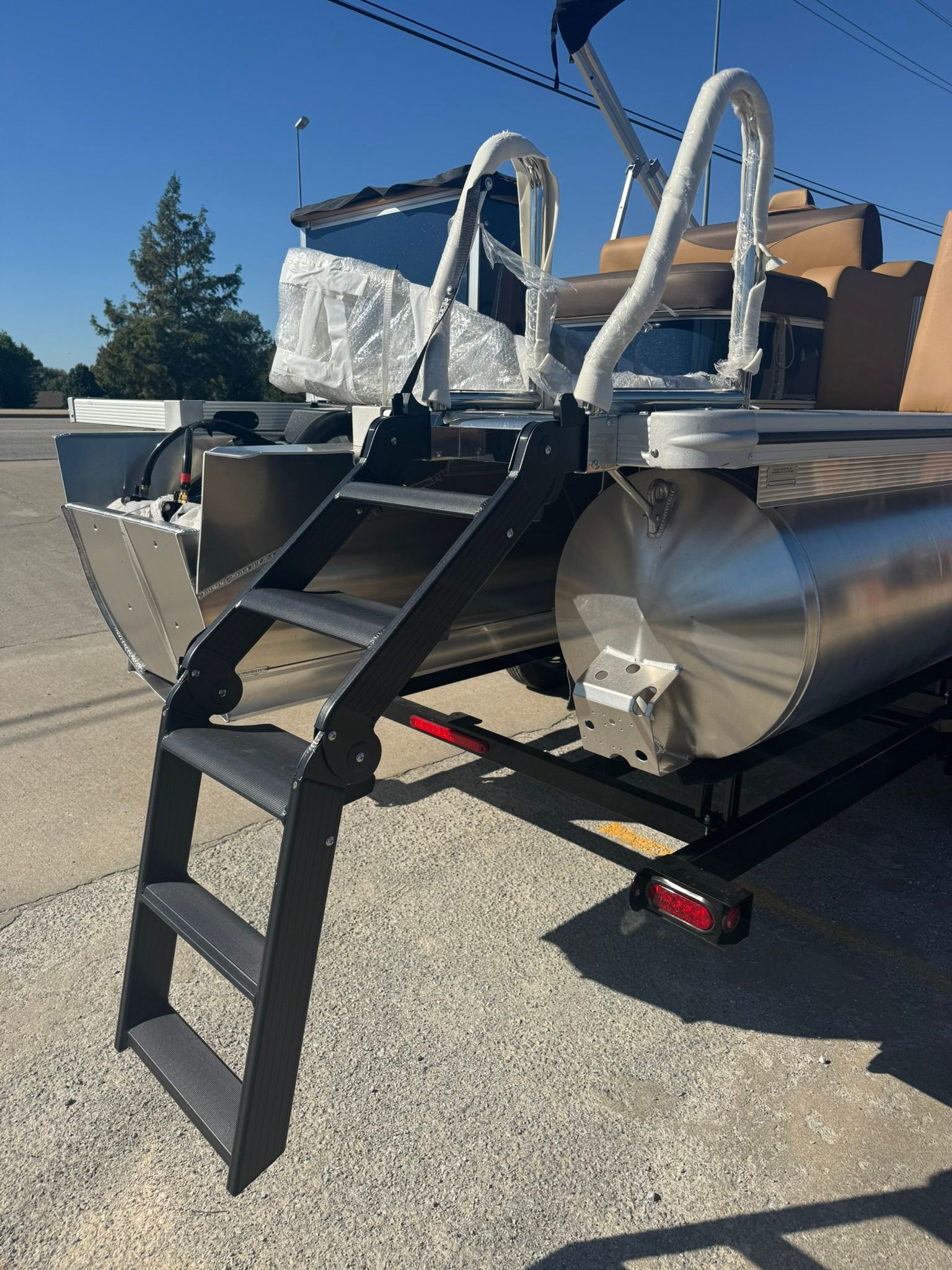 2025 Tahoe 2585 LTZ VRB pontoon boat with ladder and aluminum hull.
