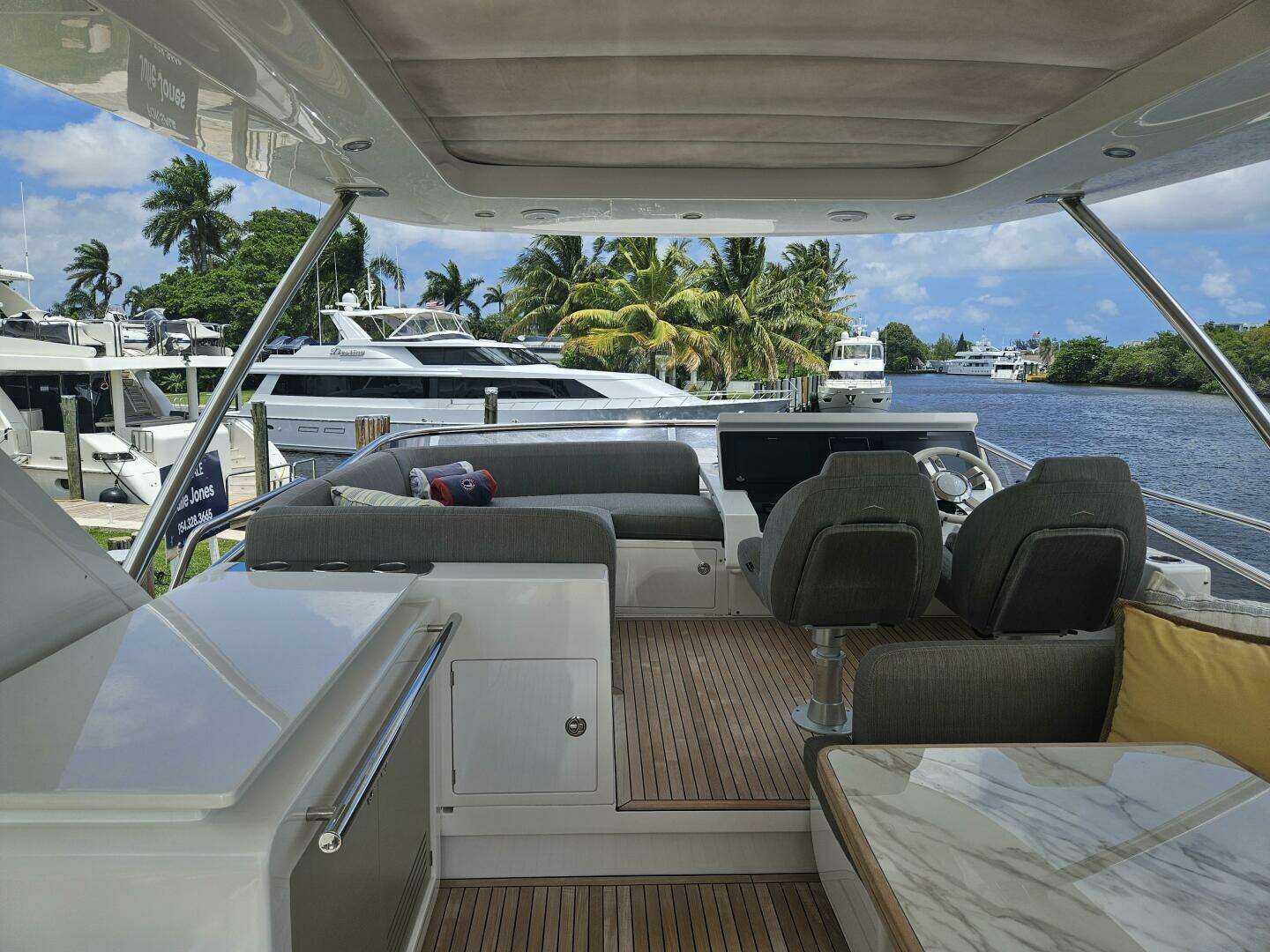 2022 Azimut 66 - Image 23