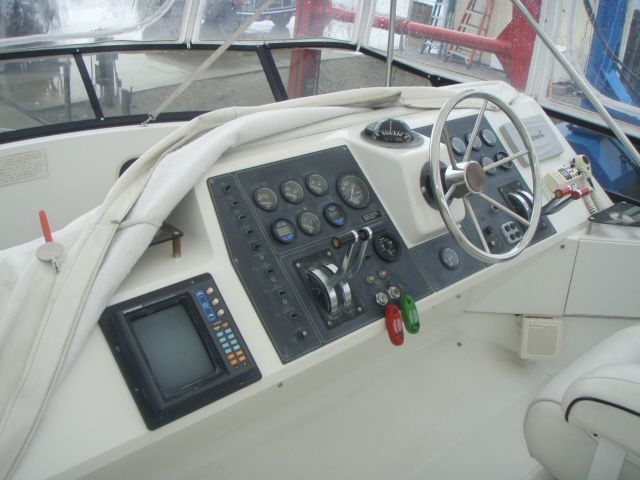 1990 Carver 3608 Aft Cabin Motor Yacht - 3