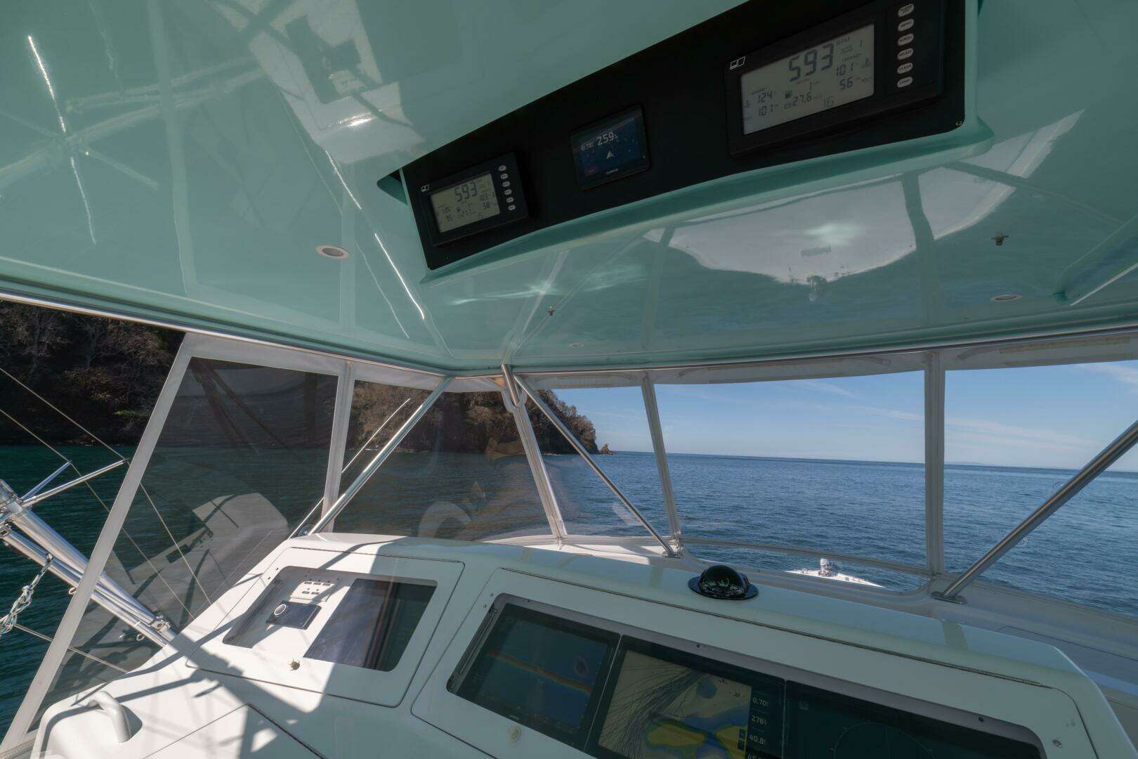 2006 Viking 56 Convertible - Image 12