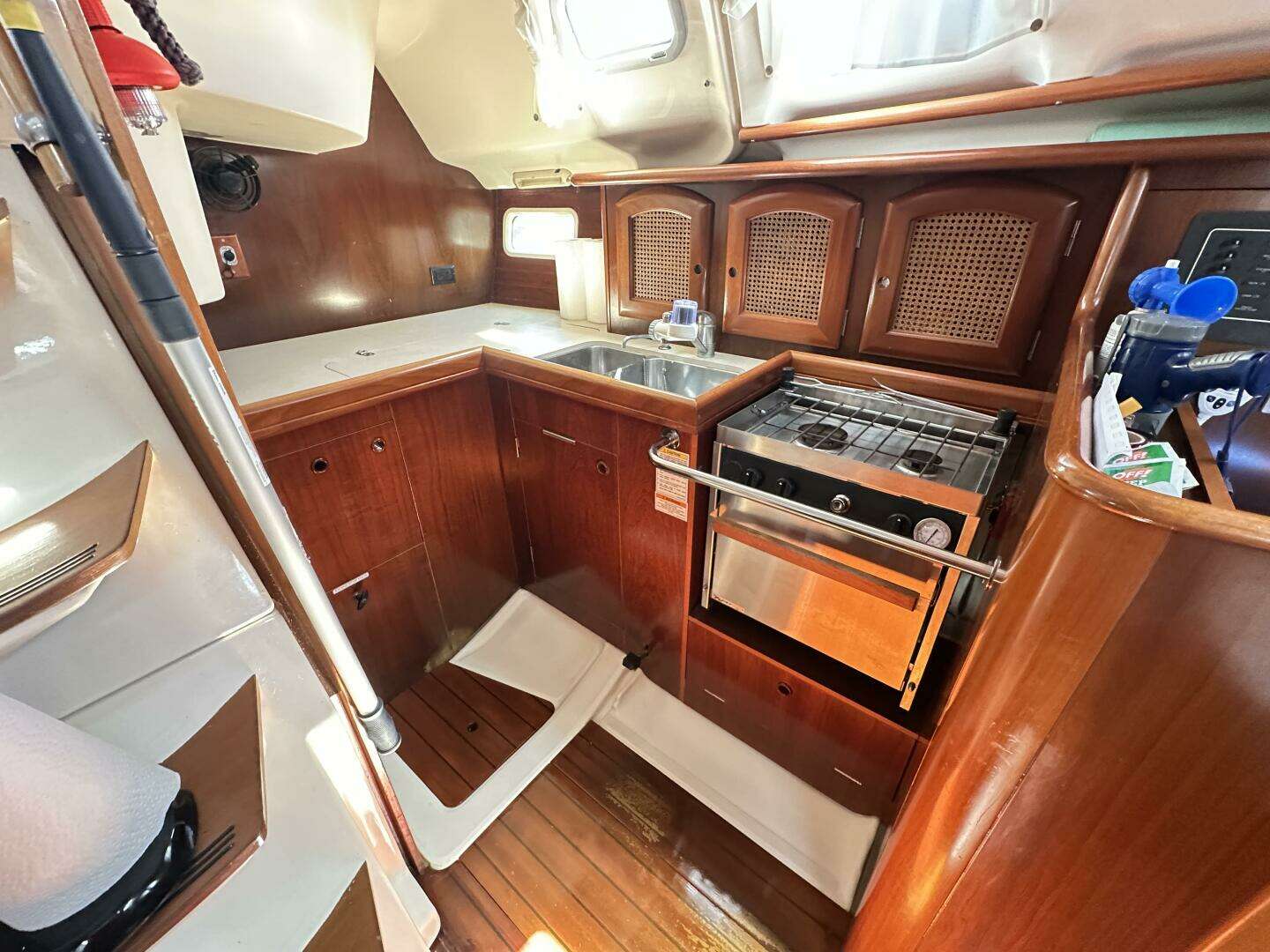 1999 Beneteau — - Image 24