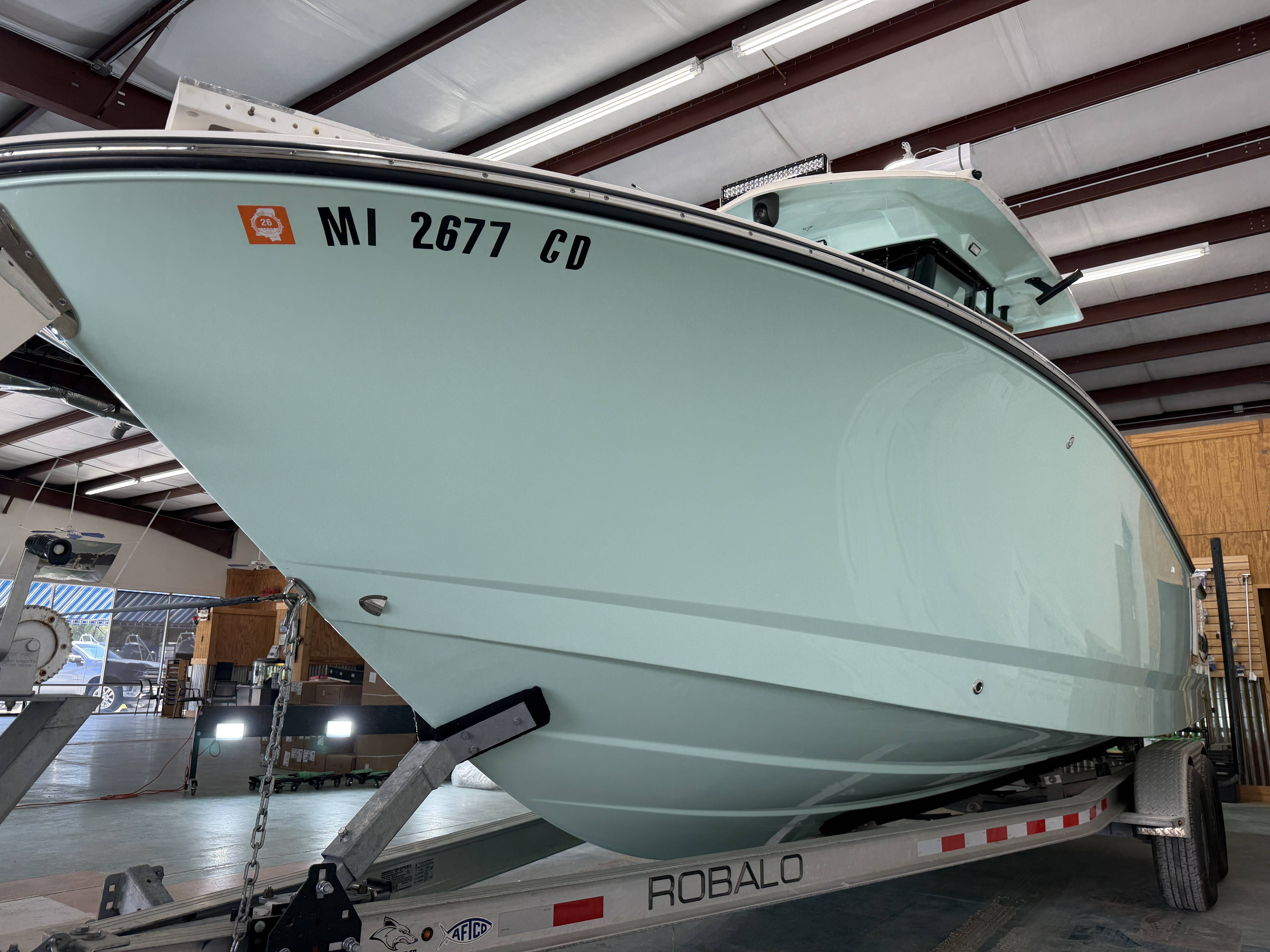 2023 Robalo R250 Center Console - 11