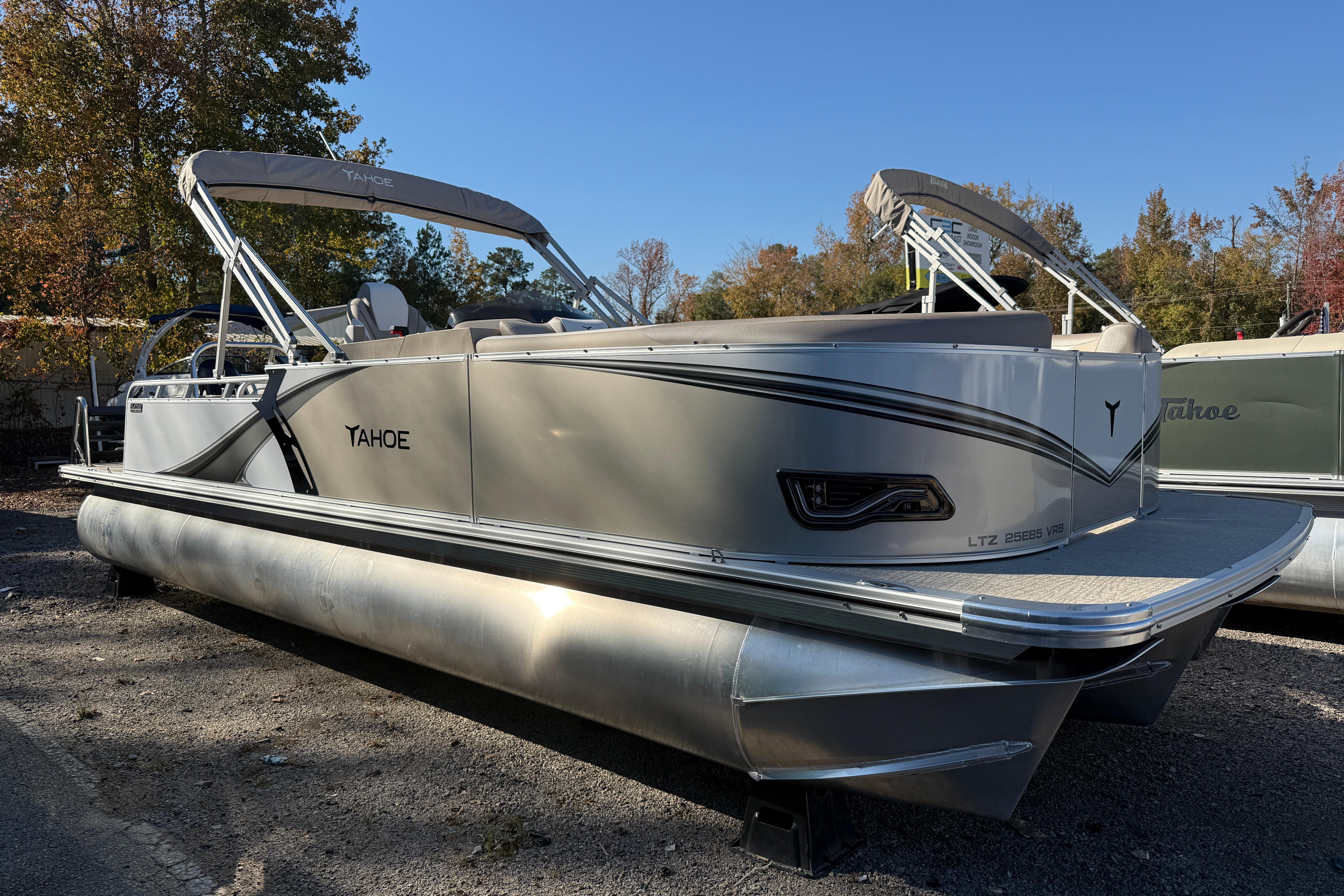 2026 Tahoe Pontoon LTZ Versatile Rear Lounger