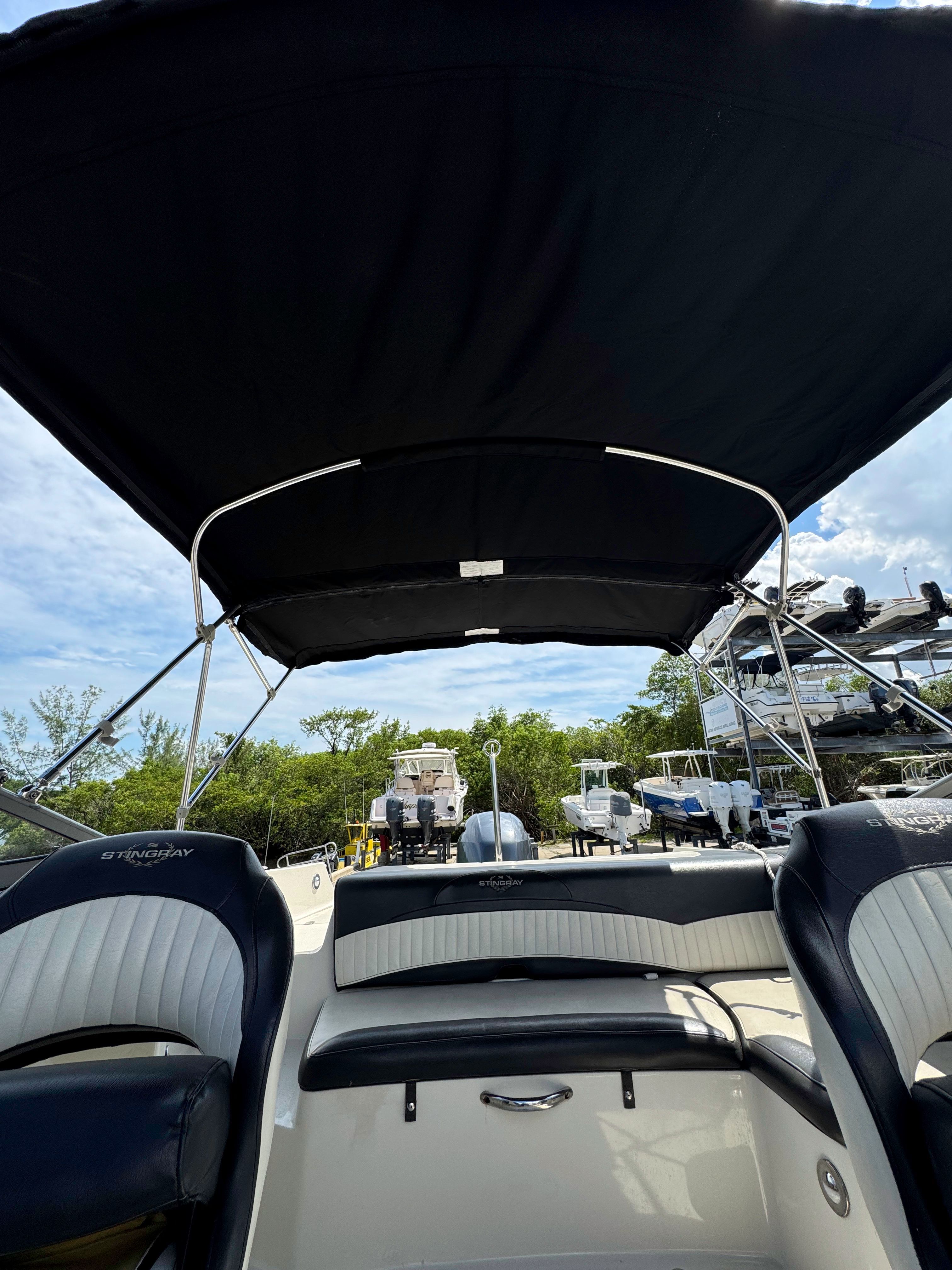 2017 Stingray 214 LR - 19