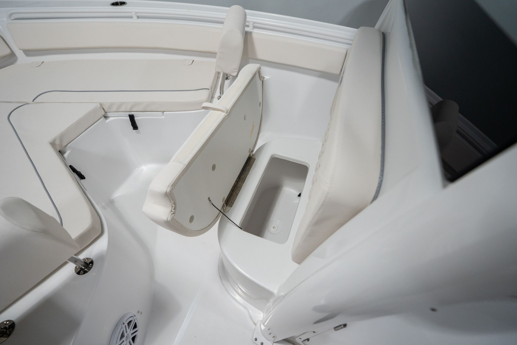 2026 Sea Hunt Ultra 245 SE - 24