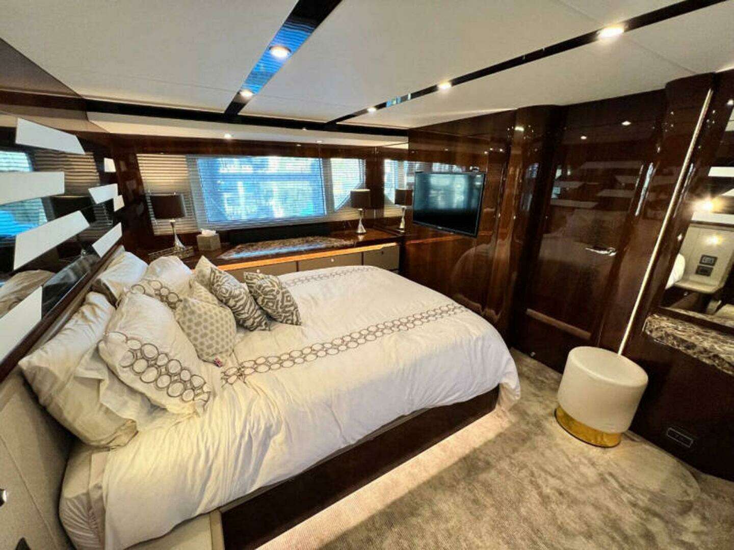 2020 Fairline Squadron - Image 45
