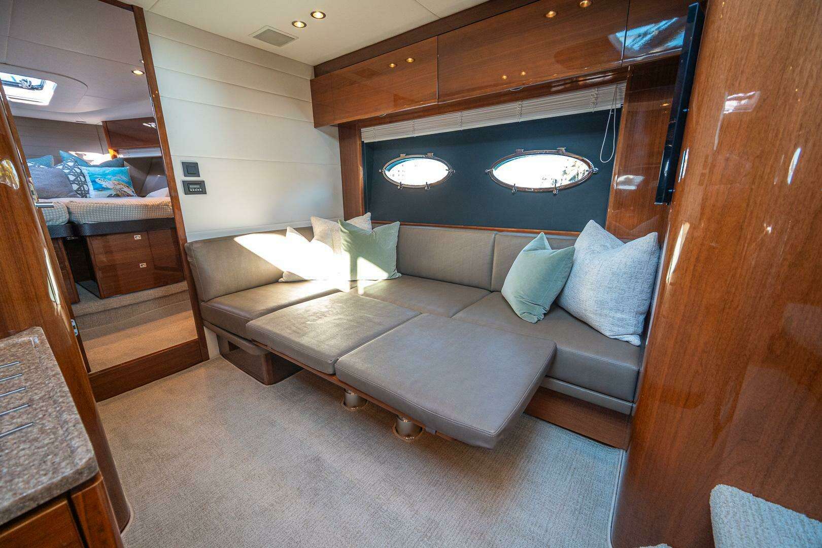 2016 Princess V48 - Image 28