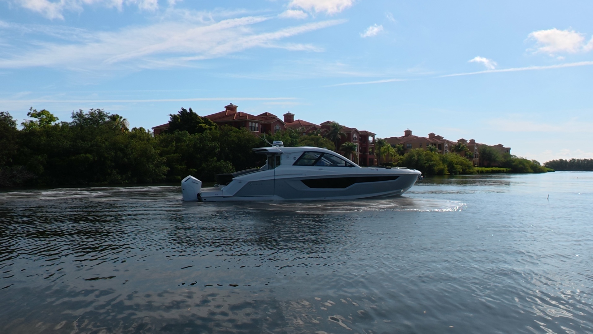 2026 Cruisers Yachts 50GLS OB - Image 12