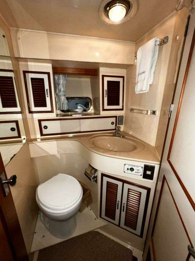 1989 Hi-Star 48 Sundeck - Image 59