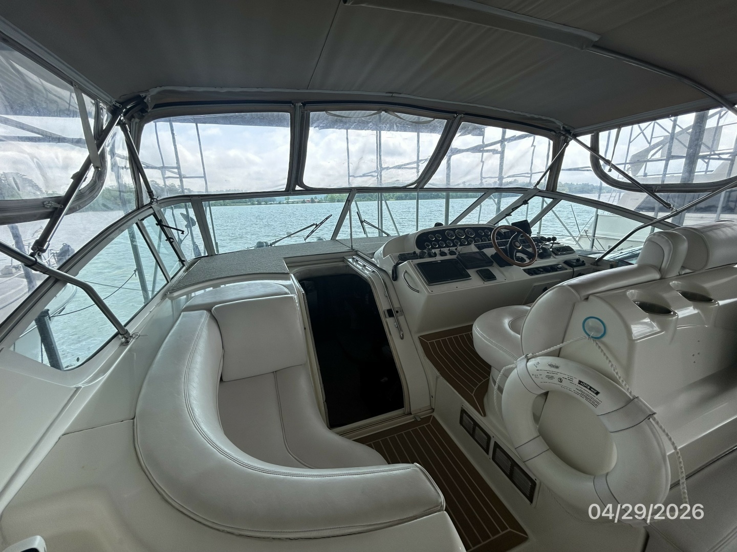 2000 Cruisers Yachts 4450 - Image 18