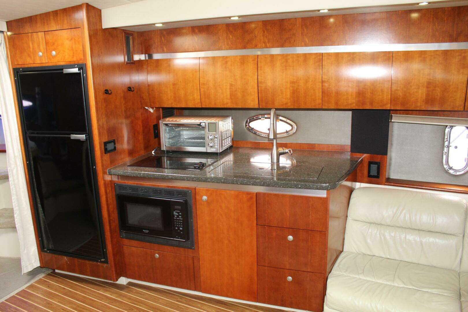 2007 Cruisers Yachts 420 Express - Image 24