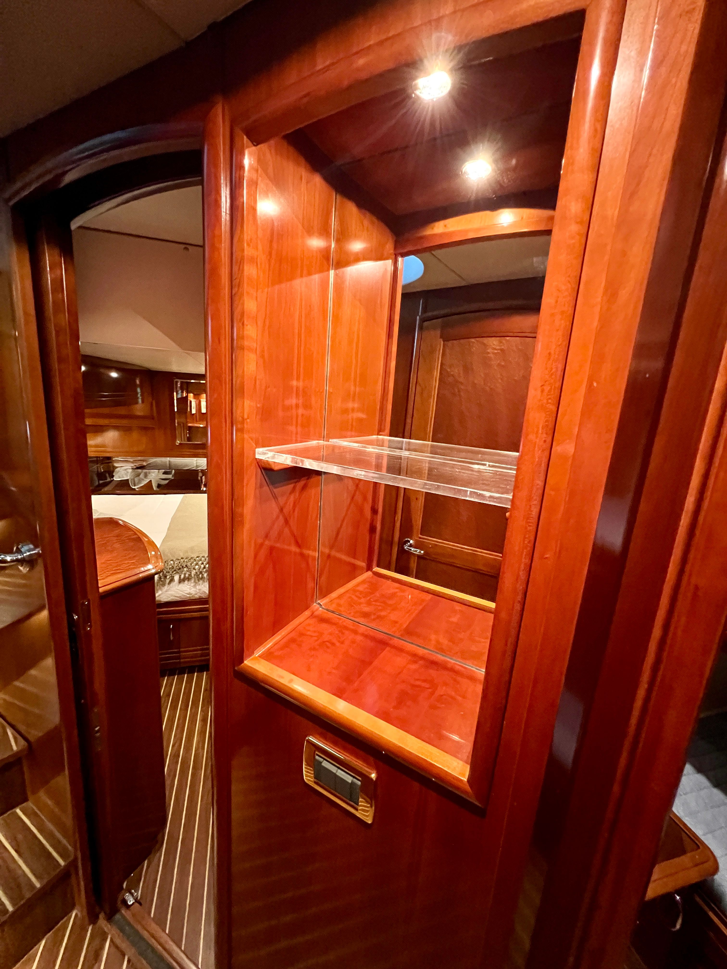 Interior of 2005 Carver 560 Voyager Sky yacht.