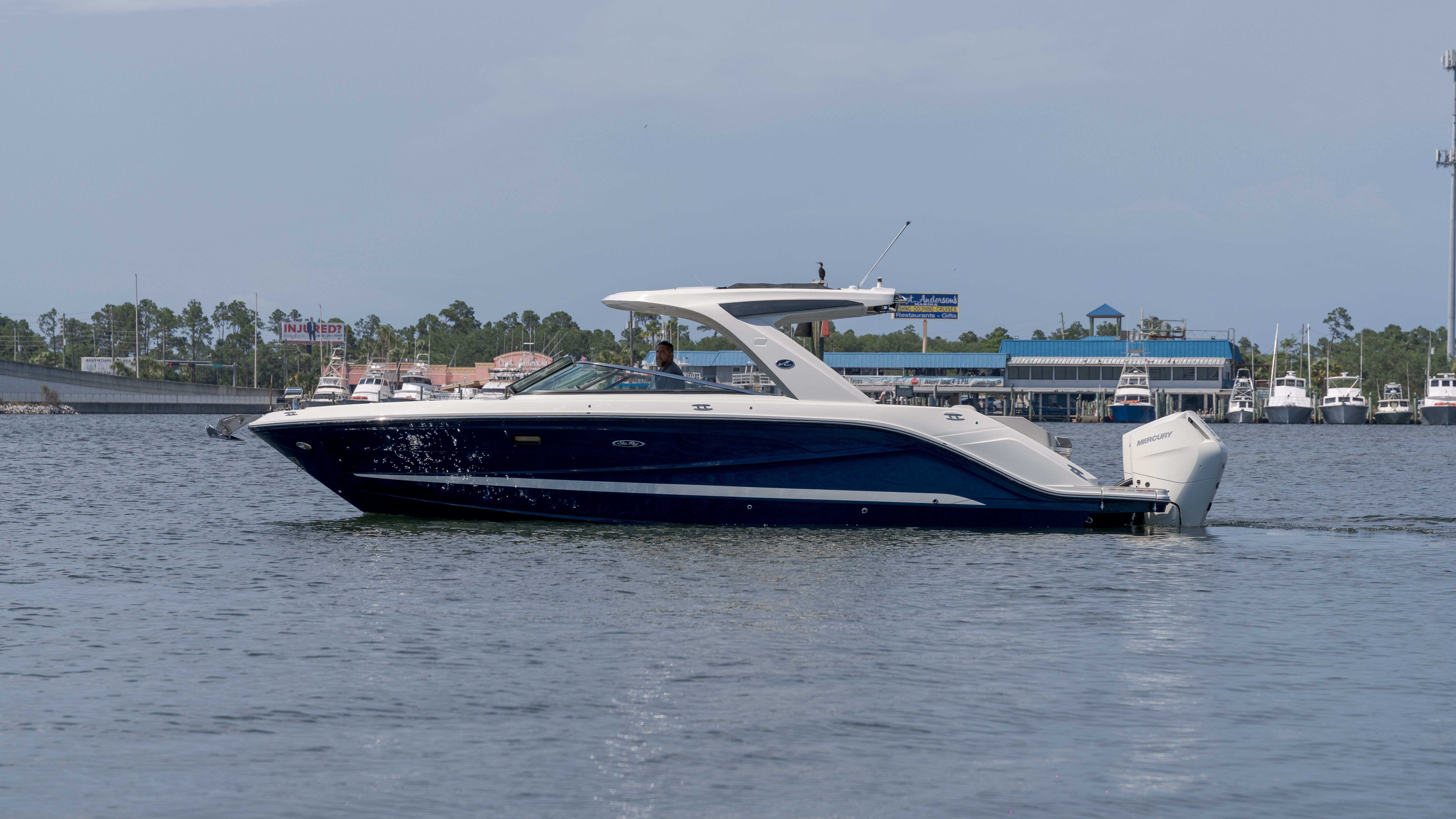 2026 Sea Ray SLX 310 Outboard