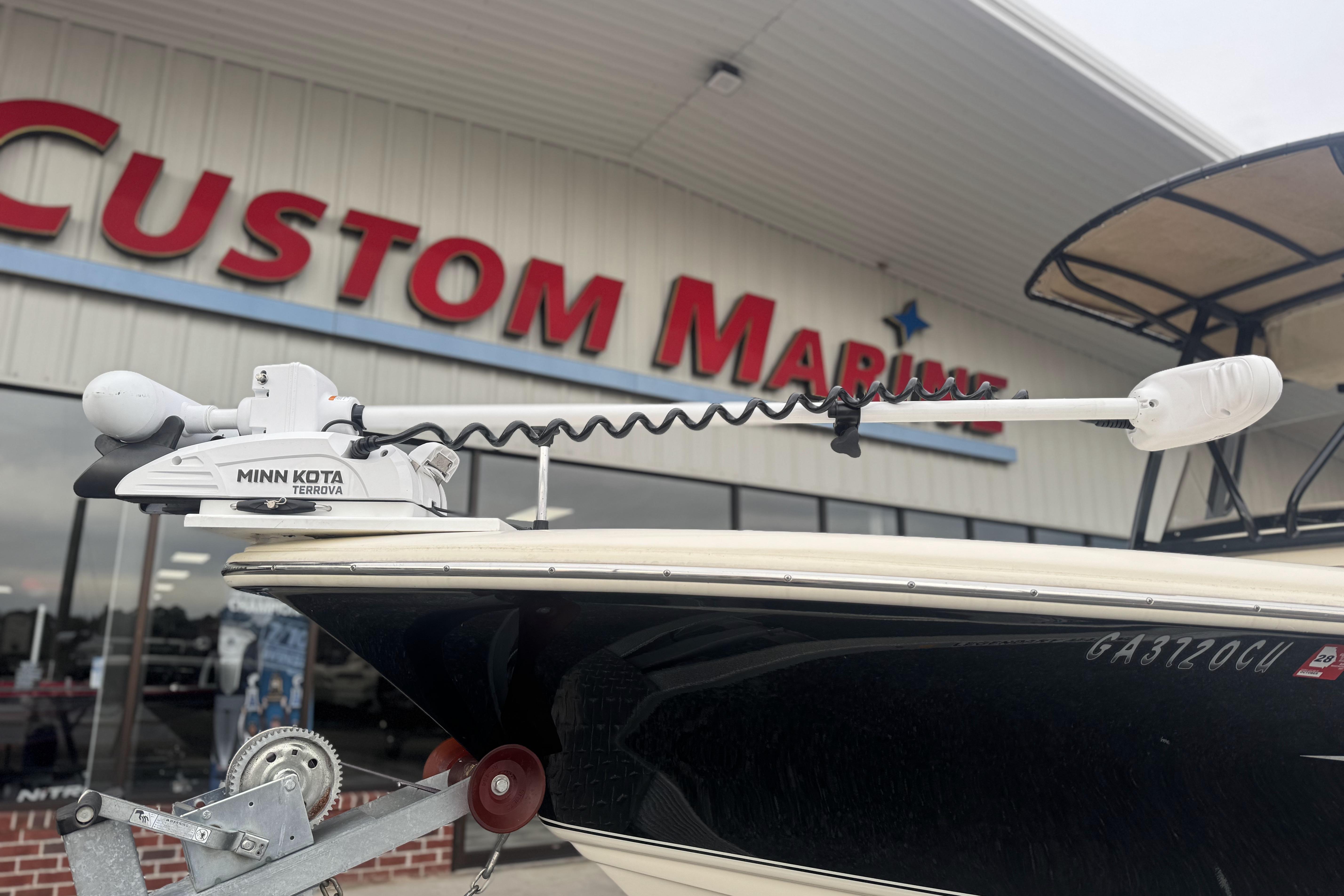 Scout 195 Sportfish 2020 with Minn Kota Terrova at Custom Marine.