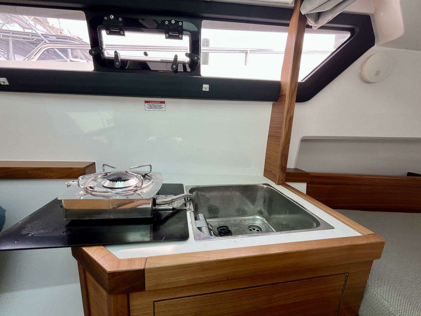 2018 Axopar 37 Sport Cabin R - Image 27