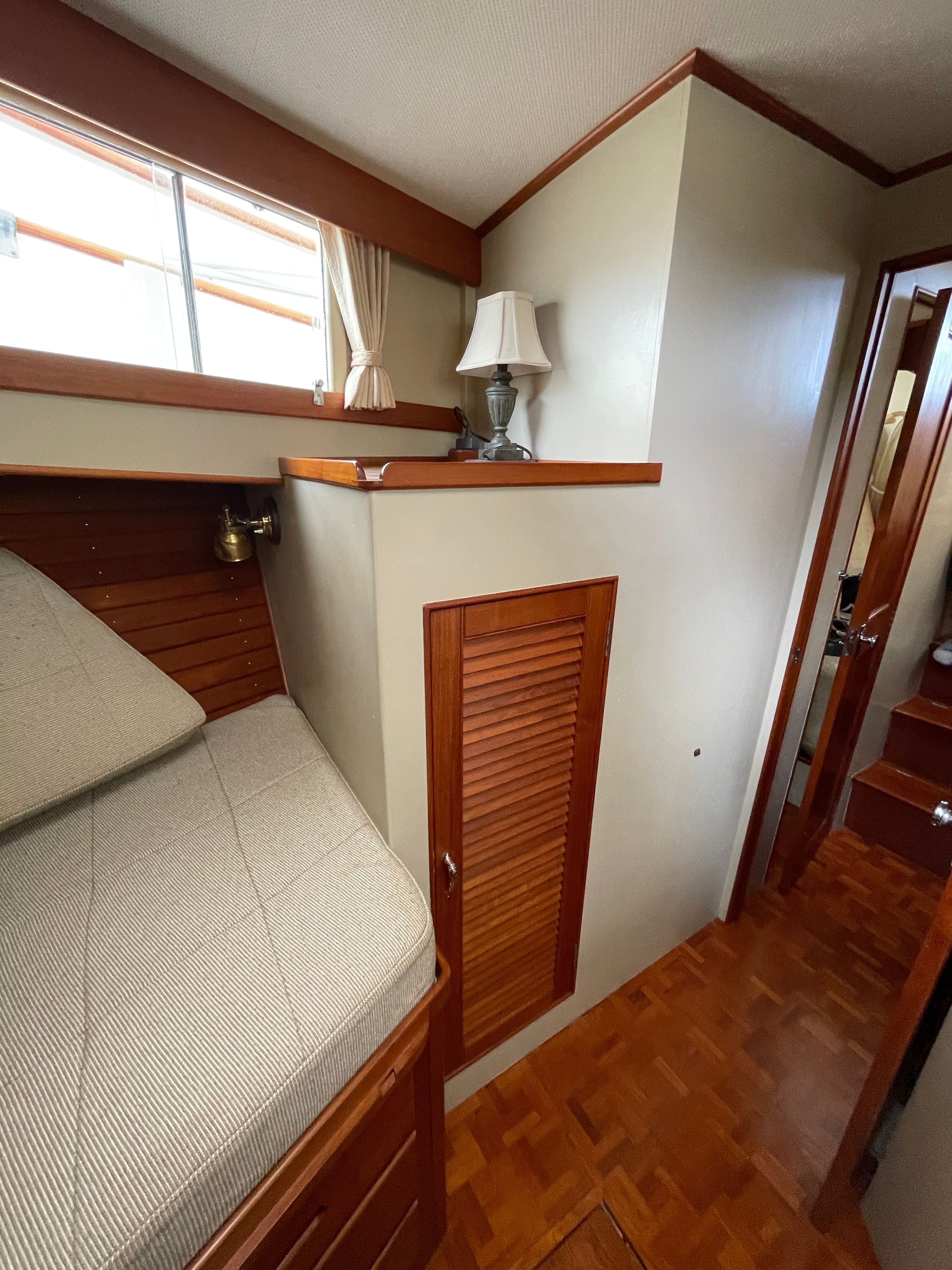 1985 Grand Banks 42 Motor Yacht - 43
