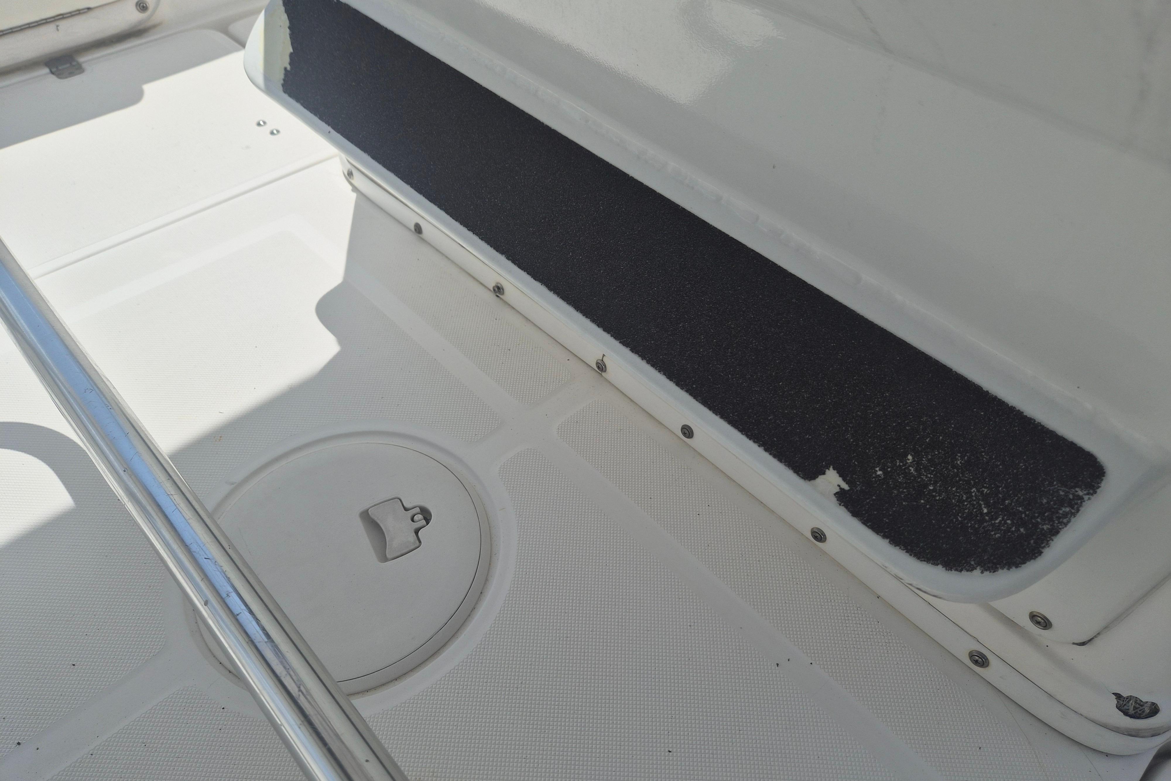 2006 Century 2900 Center Console boat deck with storage compartment and non-slip surface.