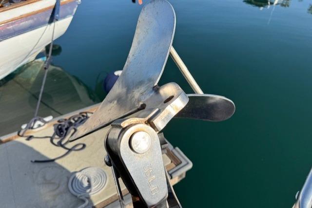 Close-up of a 1986 Fairweather Mariner 39 boat propeller at a dock.