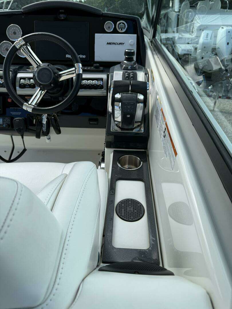 2021 Formula 350 Crossover Bowrider OB - Image 22