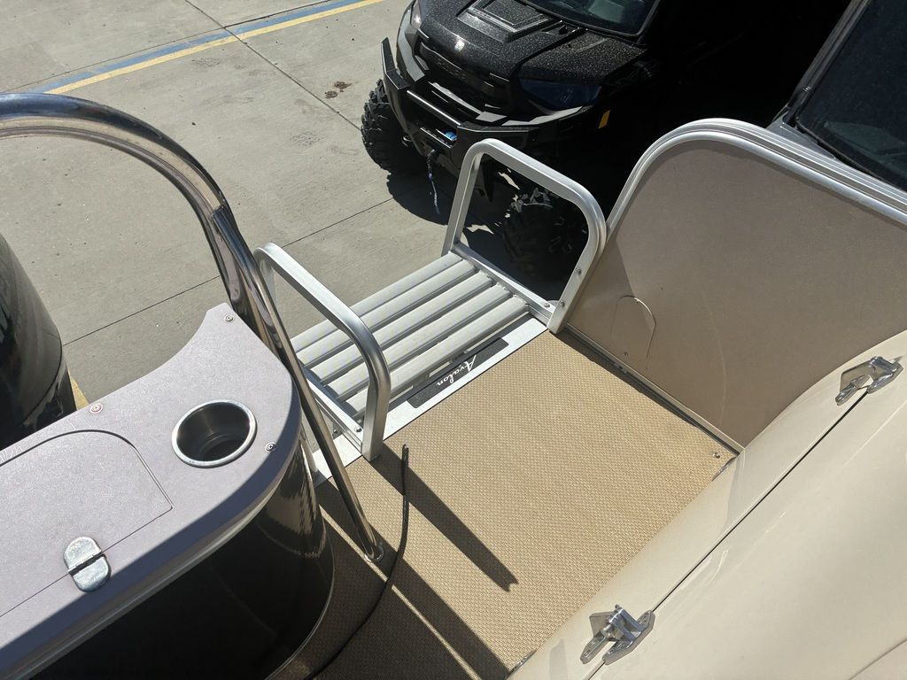 2014 Avalon 2485QL Wind Jammer - 28
