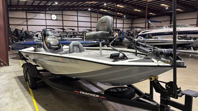 2023 Tracker Pro Team 195 TXW W/ Mercury 150 - 6