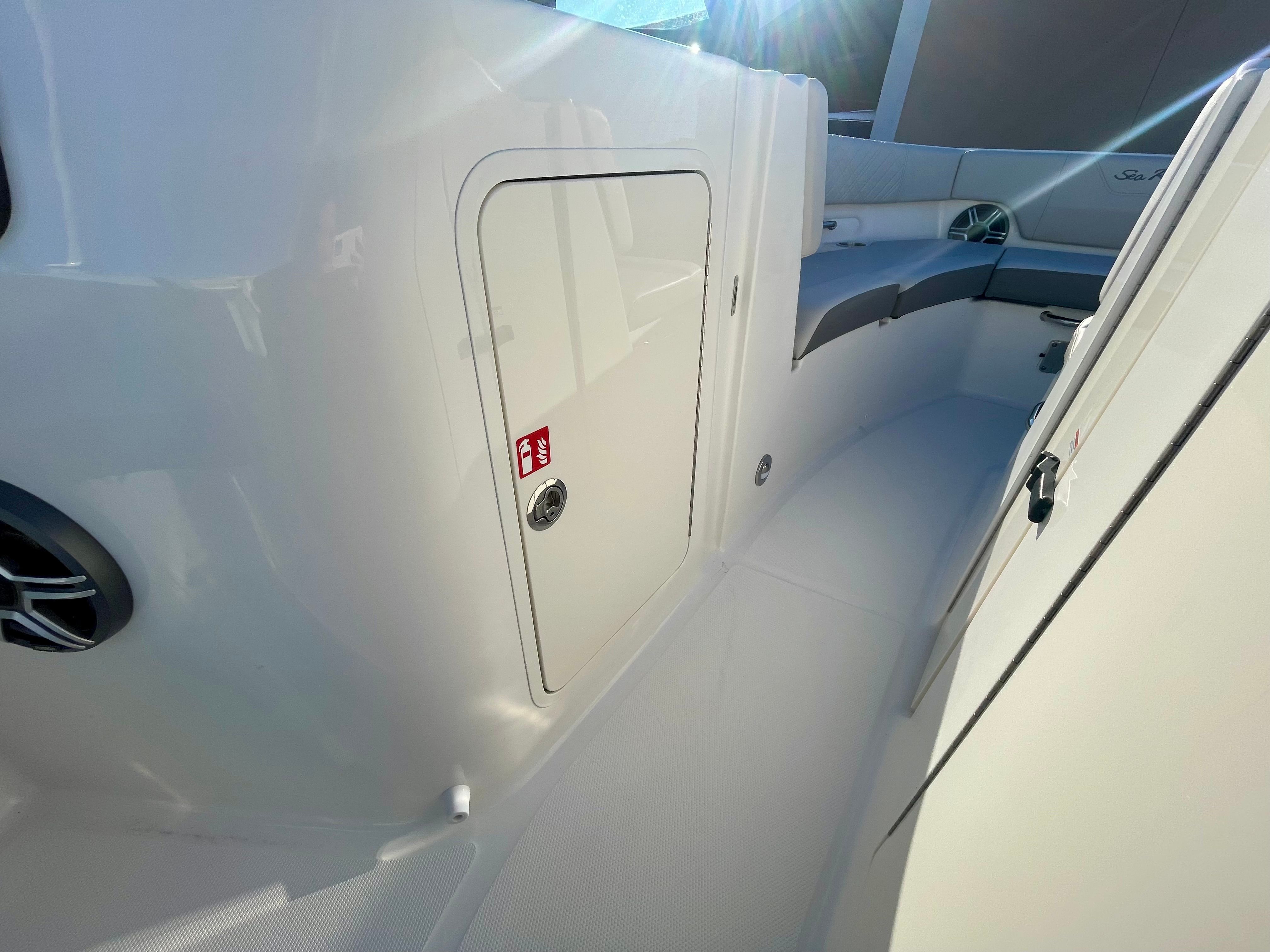 2026 Sea Ray SDX 230 Outboard - 18