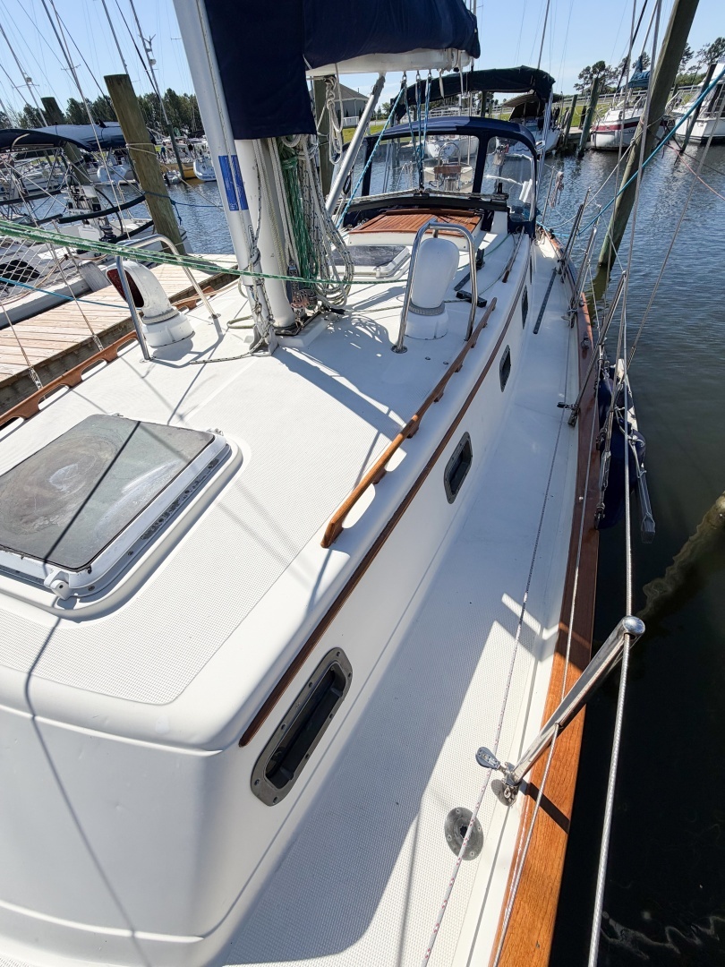1998 Pacific Seacraft 37 - Image 13