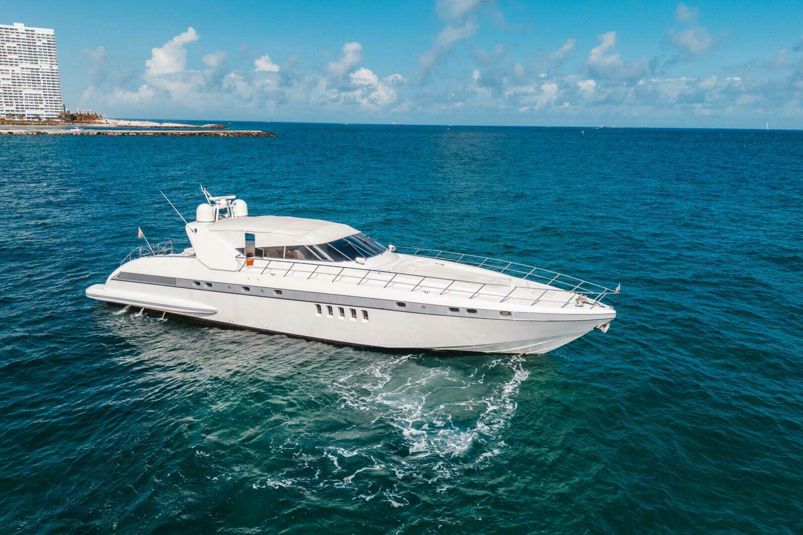 2001 Mangusta 80 - Image 3