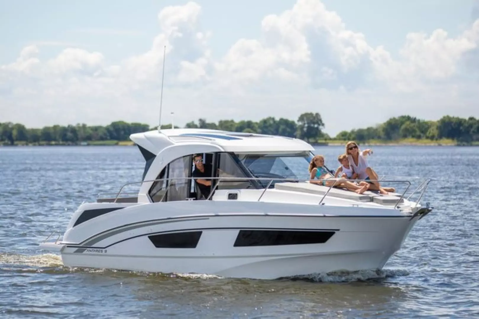 2025 Beneteau Antares 9 - Image 2