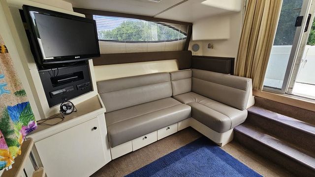 1999 Carver 350 Mariner - 19